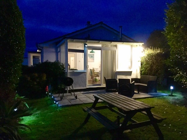 Sandylands garden, a dog friendly cottage in Cornwall