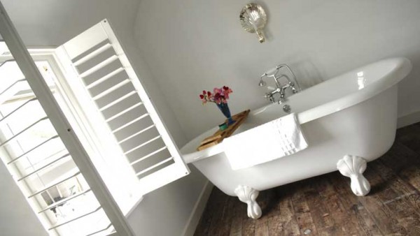 Roll top bath - Boutique Retreats