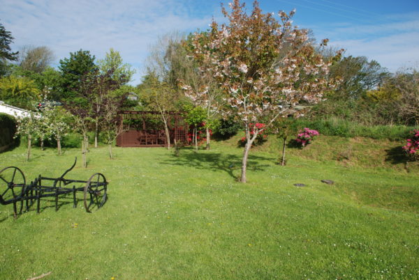 Bolberry Farm Cottages --gardens